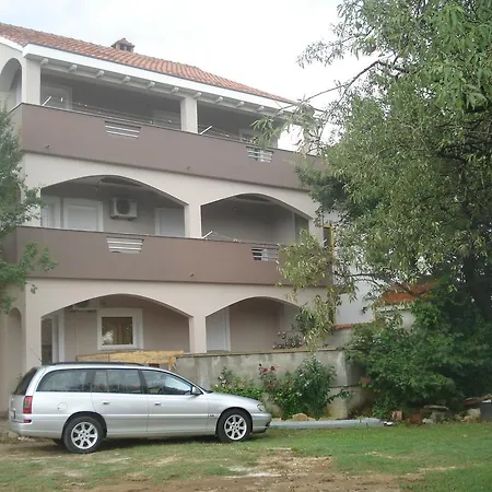 Daniel Custic Apartment *